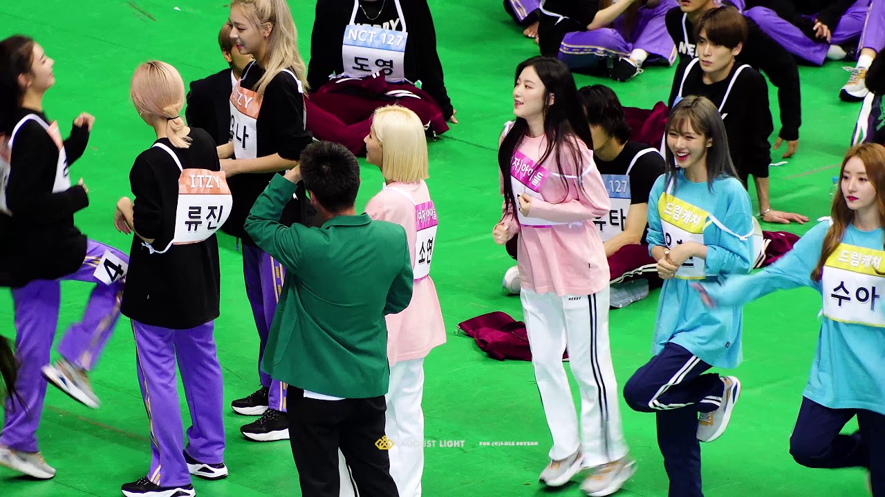 190812 아육대 ISAC  4K - 여자 400m 릴레이 몸푸는 소연 + 경기
