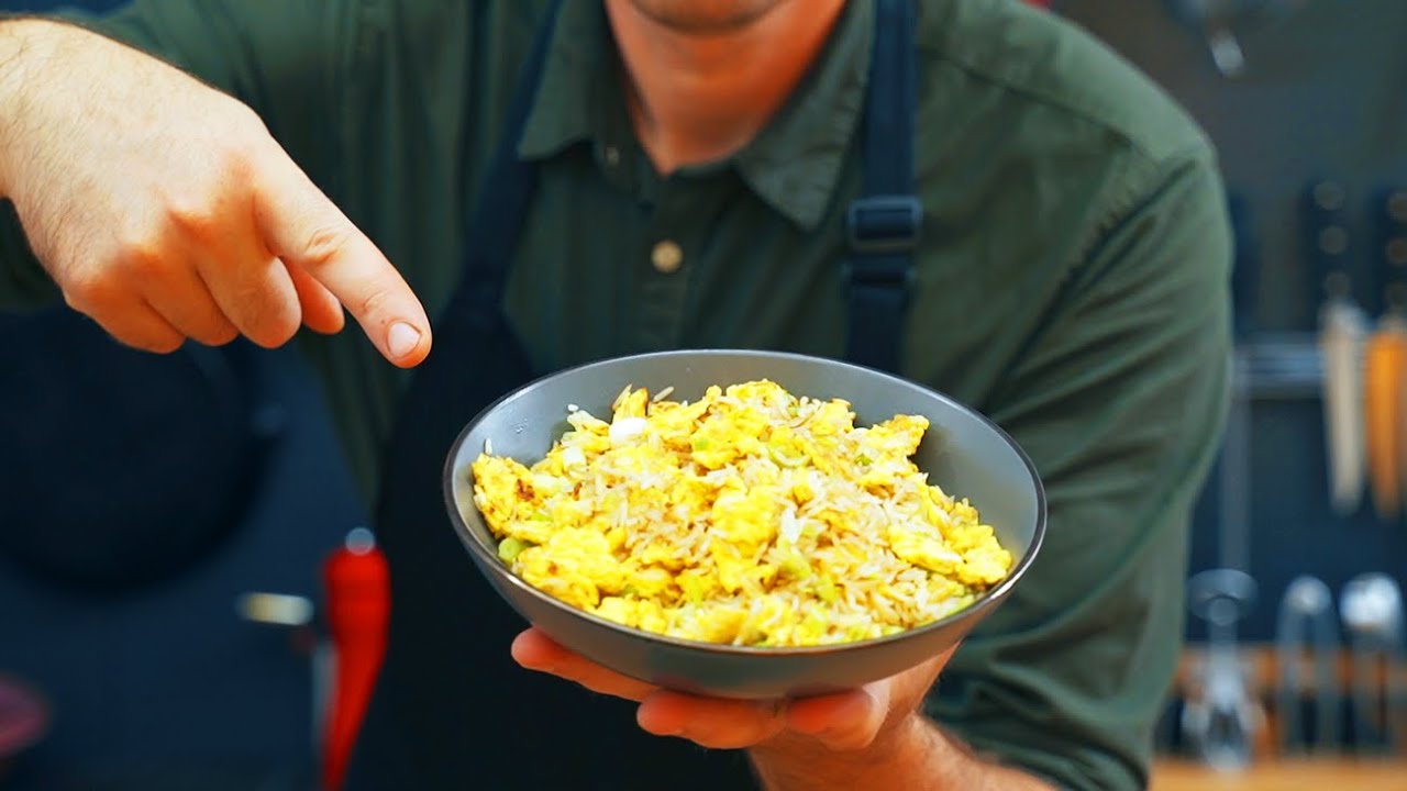 🌾 Легко карамелизованный азиатский жареный рис с яйцом и зеленым луком, как приготовить