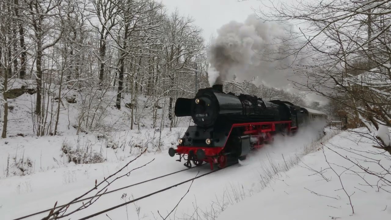 🚂 Rodelblitz im verschneiten Wald bei Eisenach – Winterdampf unterhalb der Wartburg ❄️🌲