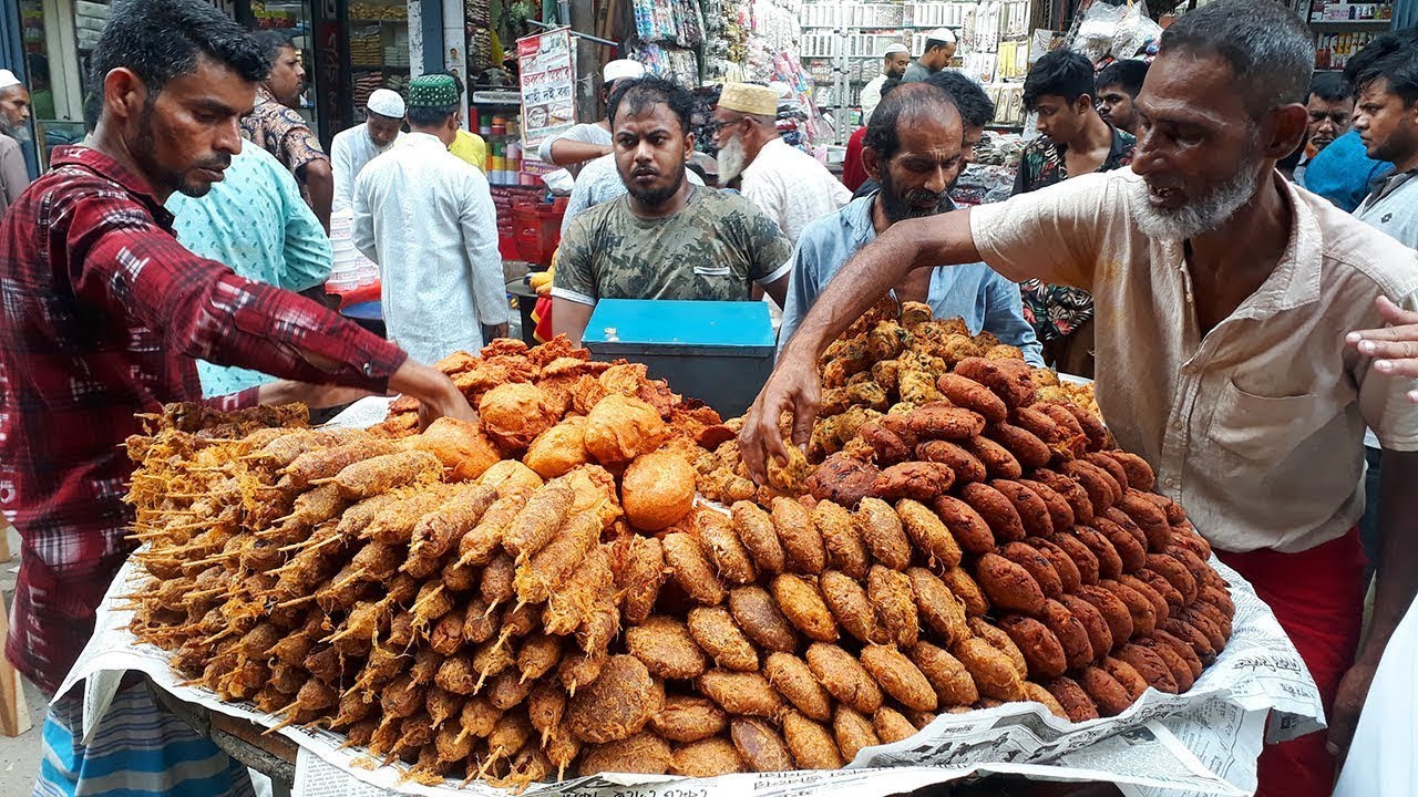 LAST RAMADAN IFTAR MARKET CHAWKBAZAR DHAKA BANGLADESH.AMAZING UNSSEN WALKING TOUR 4K HDR.