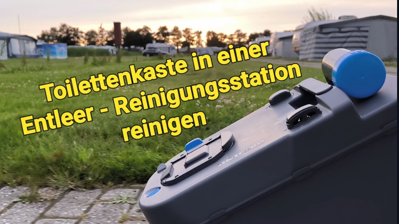 Toilettenkassette in einer Entleer - Reinigungsstation reinigen #camping #urlaub