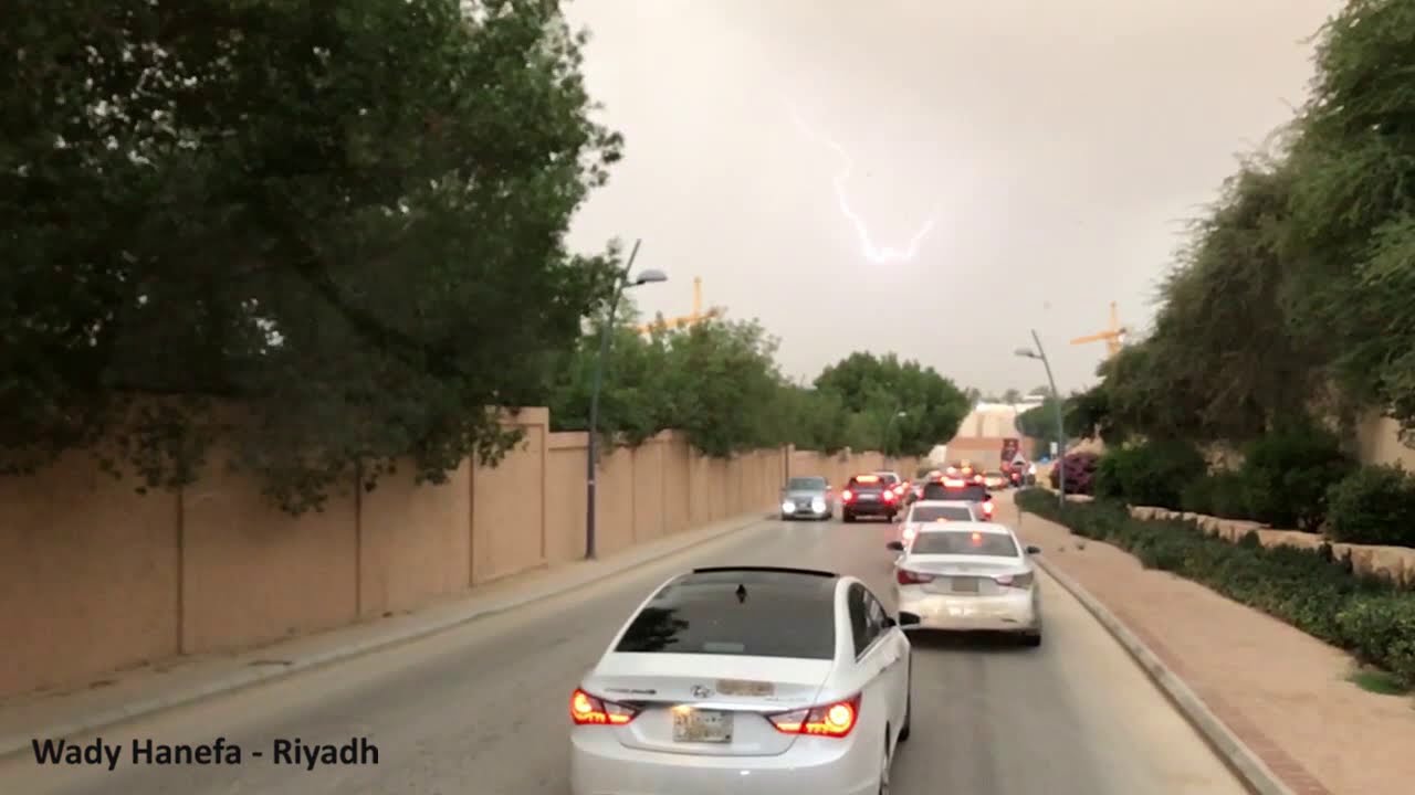 الشتاء في وادي حنيفة مذهل