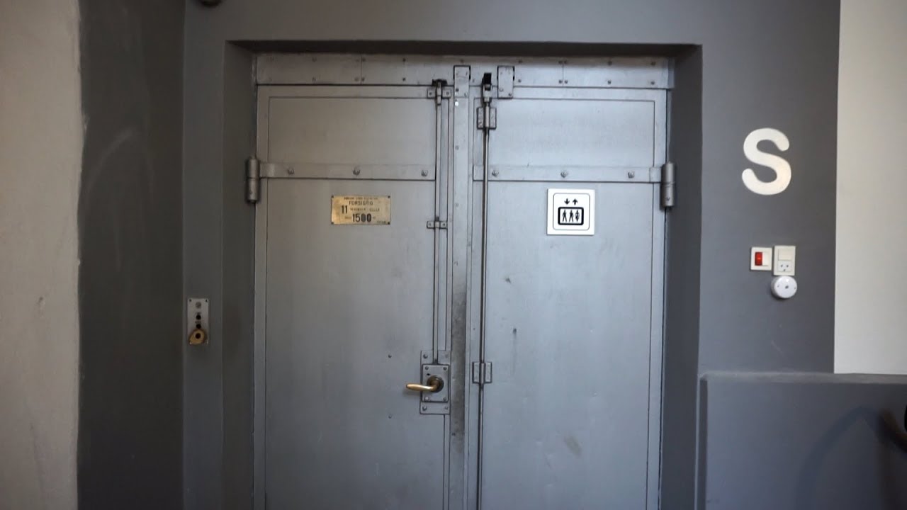 EPIC original 1954 Titan traction freight elevator (7 floors) @ Lergravsvej 63, Copenhagen, Denmark