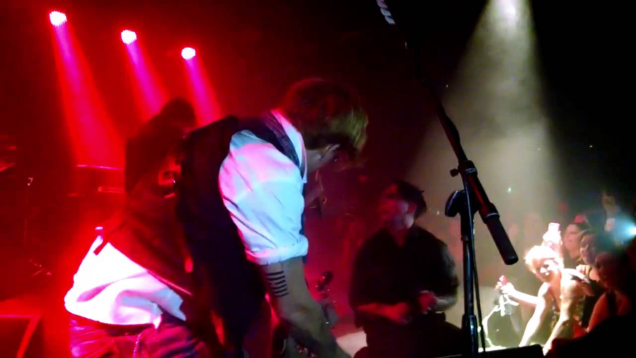 Marilyn Manson feat. Johnny Depp & Ninja - The Beautiful People (Live at The Roxy 2014) | multicam