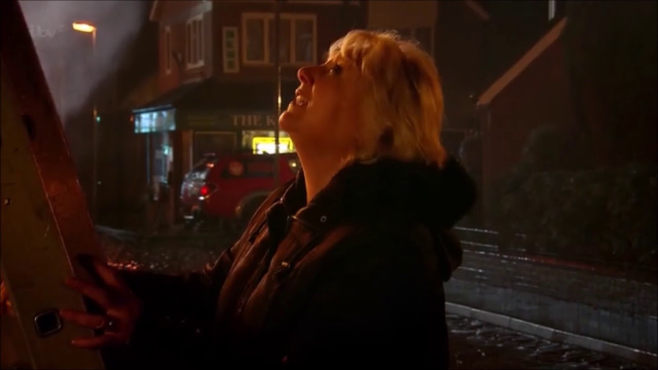 Coronation Street - Toni Griffiths Dies In The Rovers Fire (2013)