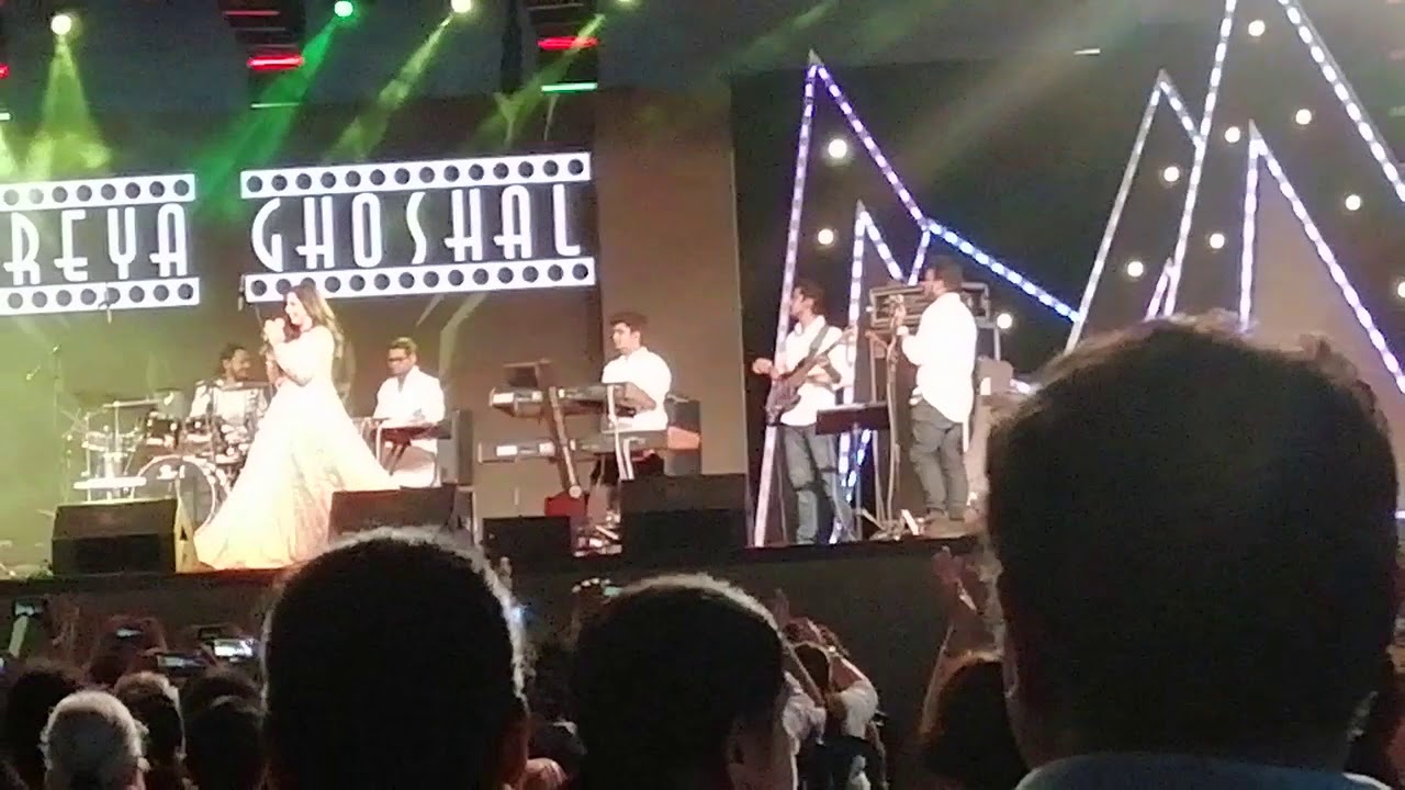 @shreyaghoshal 's grand entry with Deewani Mastani at 56th BGU