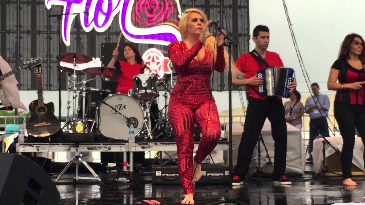 Stefani Montiel - Celos and Porque Soy Mujer - Fiesta De La Flor 2015