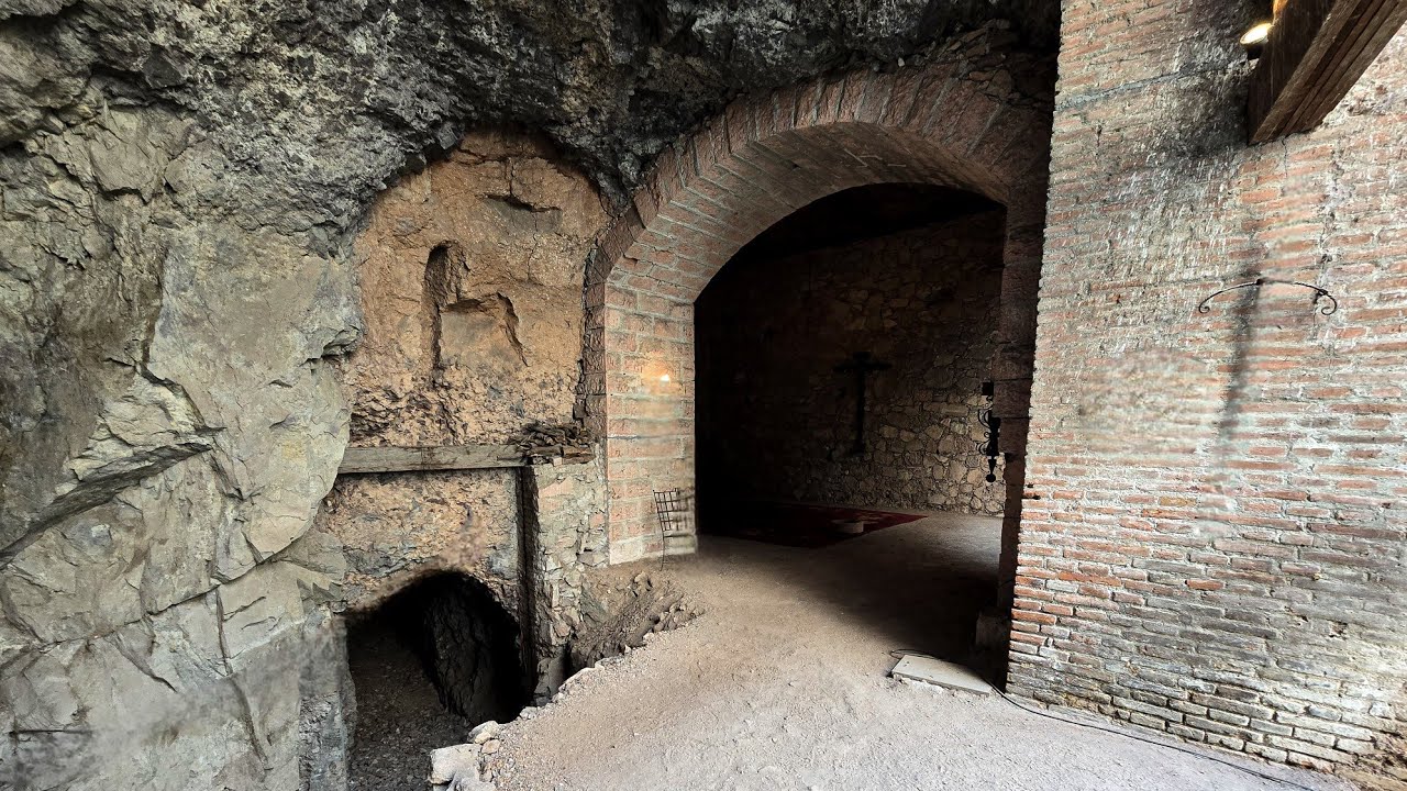 DESCUBREN los TUNELES SECRETOS de QUERETARO en una HACIENDA 