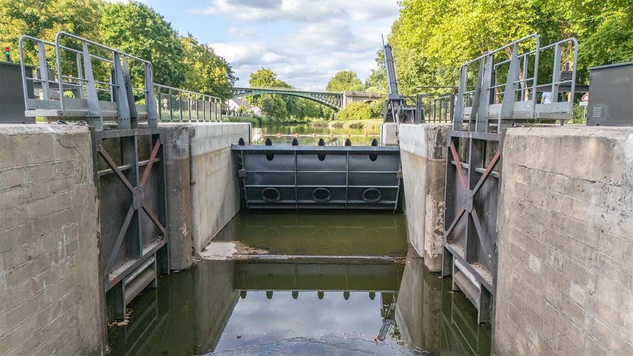 Inondations : comment fonctionne une écluse du canal d'Orléans