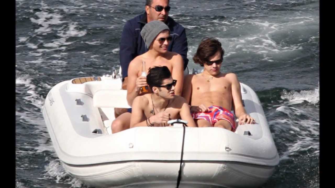 One Direction - NEW SHIRTLESS photos from Sydney!ALL PHOTOS! (@MaryJustForFun)