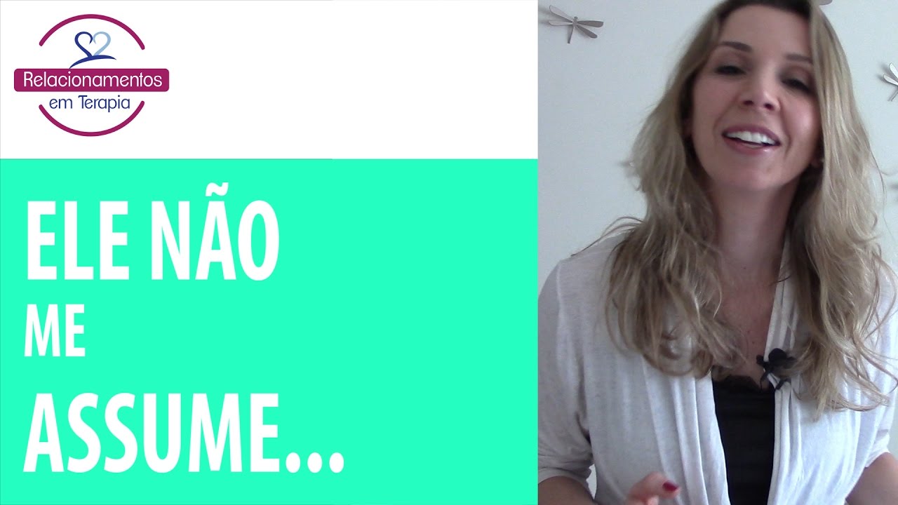 Ele não me assume, mas não se afasta.