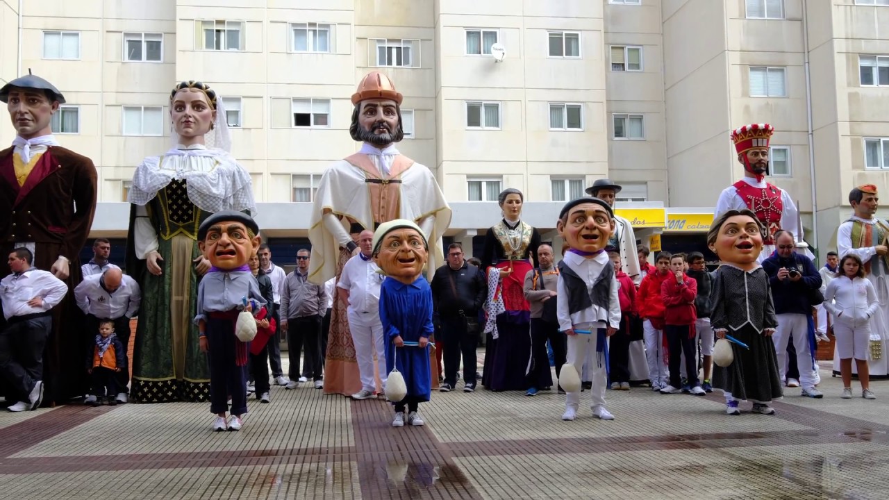 Cabezudos de Bara&ntilde;ain, baile. Bara&ntilde;aingo kilikien dantza!