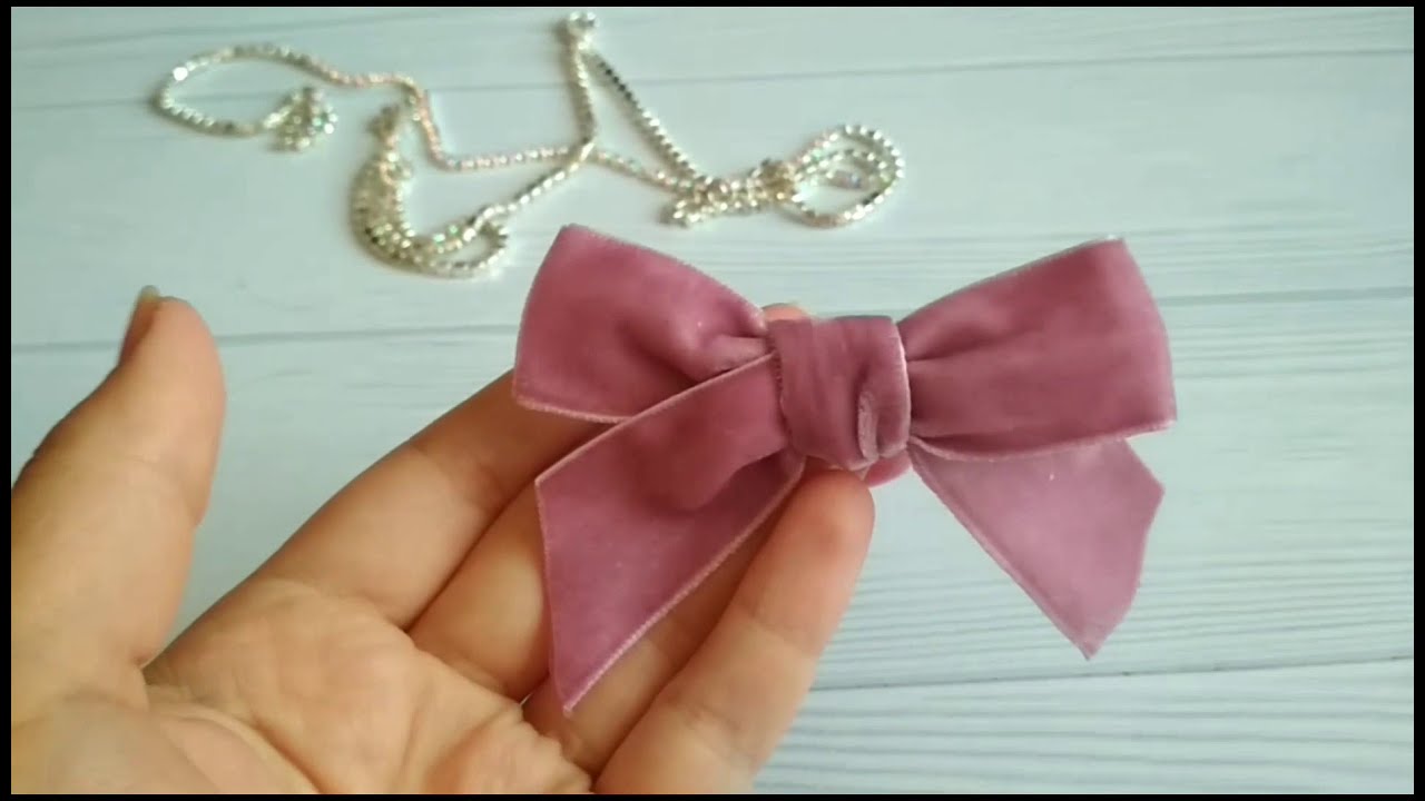 МК.Простой бантик из бархатной ленты. DIY.A simple velvet ribbon bow