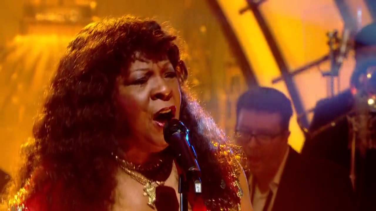 Martha Reeves and the Vandellas - (Love Is Like A) Heatwave (Jools Annual Hootenanny 2008) HD 720p