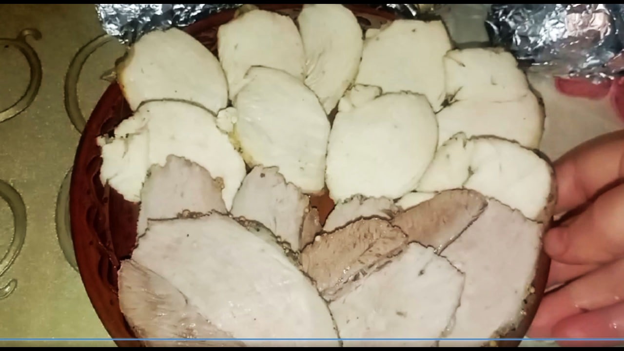 Мясо для бутербродов и для нарезки. Делаем сами дома. Просто заверните мясо в панировочную бумагу и.