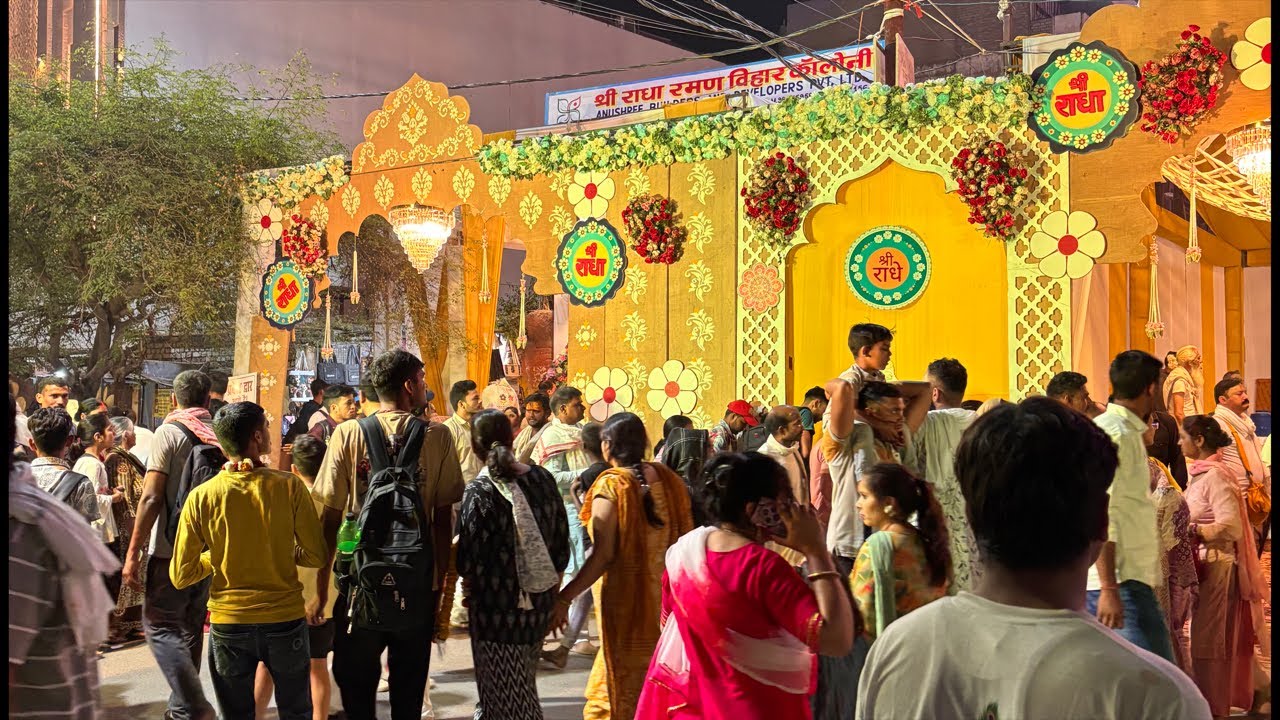 भव्य सजा राधा केली कुंज पूज्य महाराज जी के जन्मोत्सव पर 14 मार्च