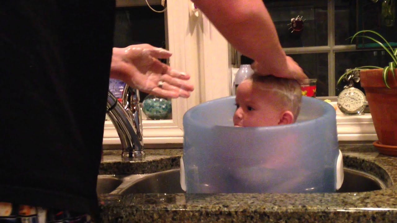 Bath Time For Baby in Prince Lionheart washPOD Bathe