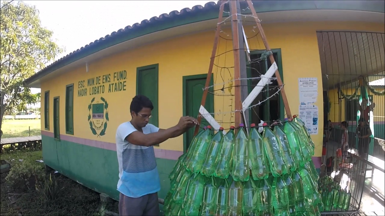 mãos que fazem, arte - árvore de natal de garrafa pet - Afuá.