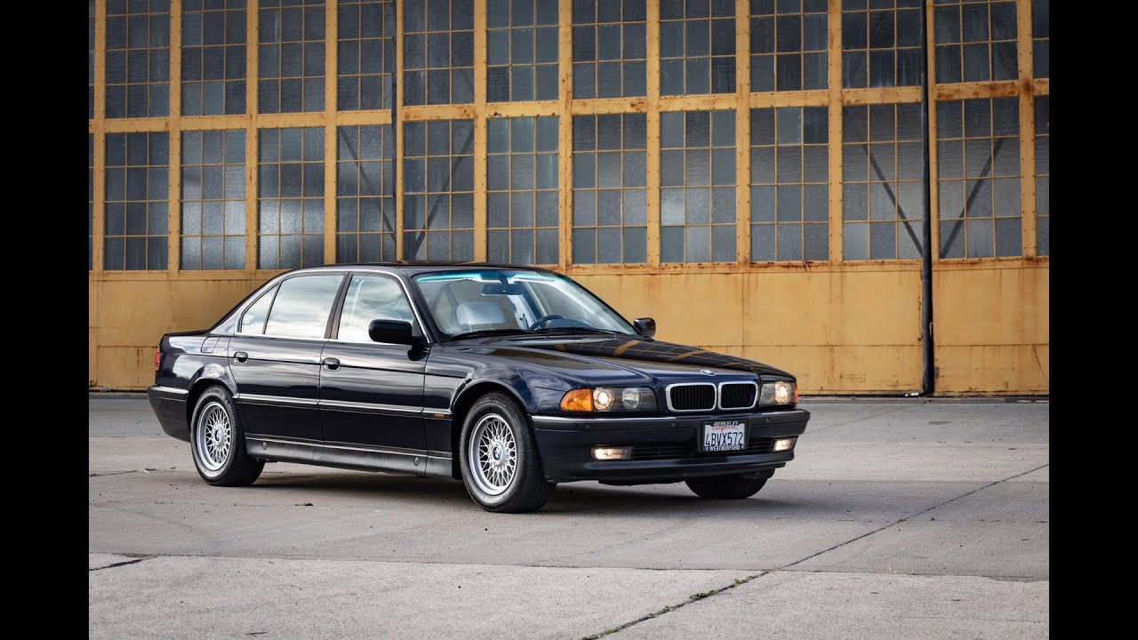 Чистый BMW 740IL E38 1998 года. Прогулка и вождение.