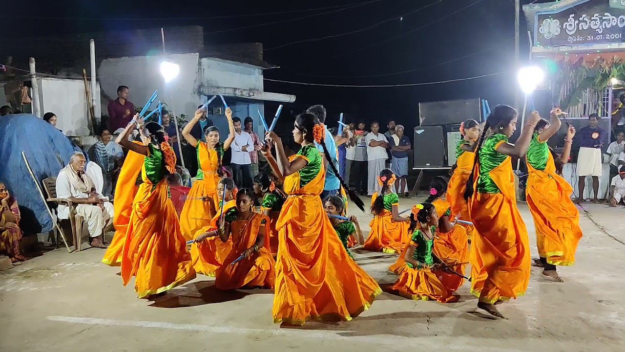 veyi naamaala vaada kolatam song