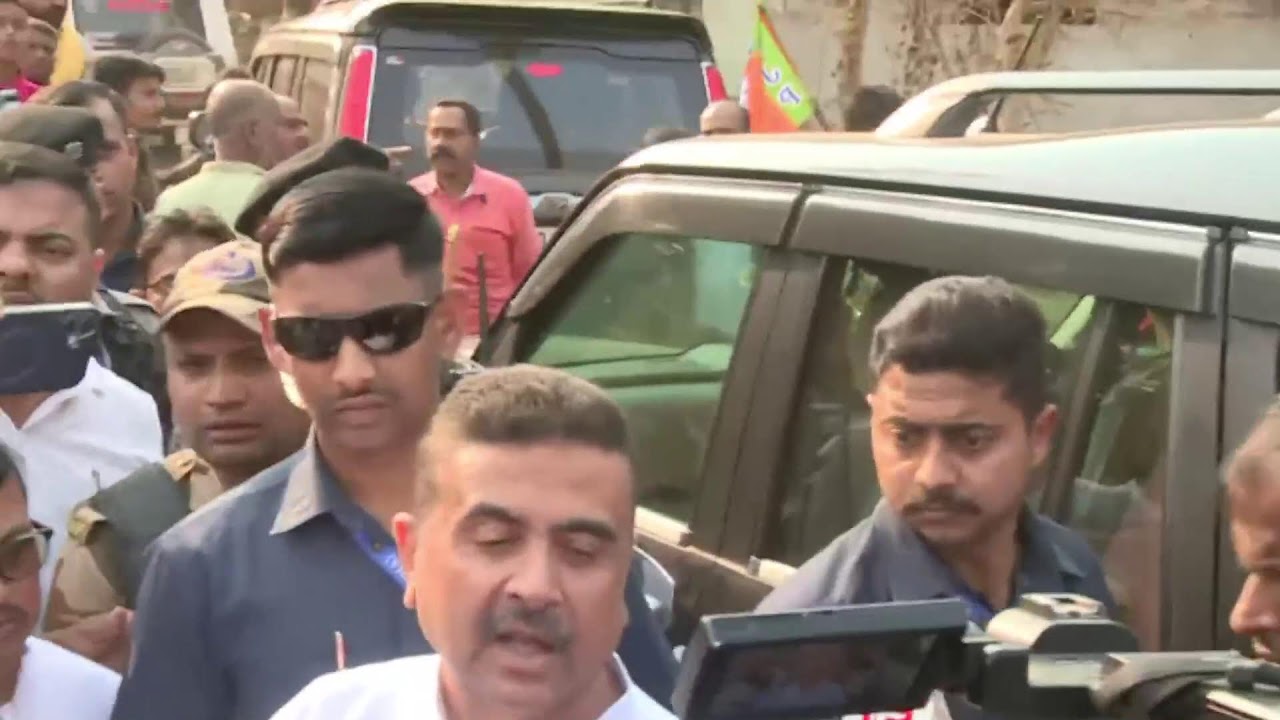 ওন্দার আক্রান্ত বিজেপি নেতা তাপস বারিকের সাথে সাক্ষাৎ করছেন বিরোধী দলনেতা শ্রী শুভেন্দু অধিকারী।