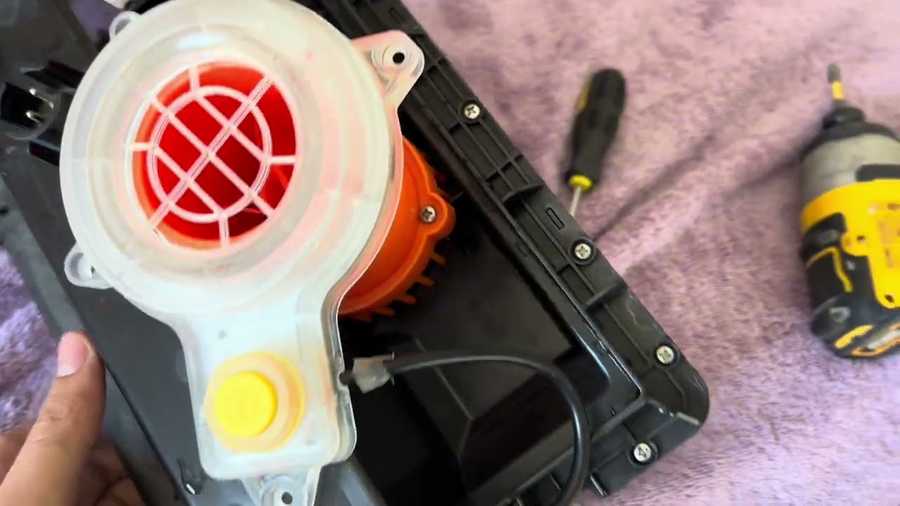 How to replace the Coasteering Pool cleaners battery