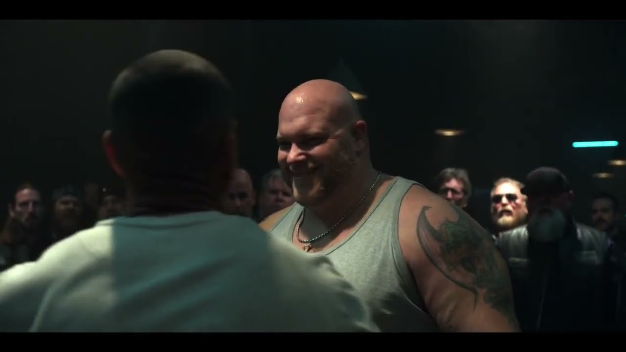 Mayans vs sons of anarchy fight scene