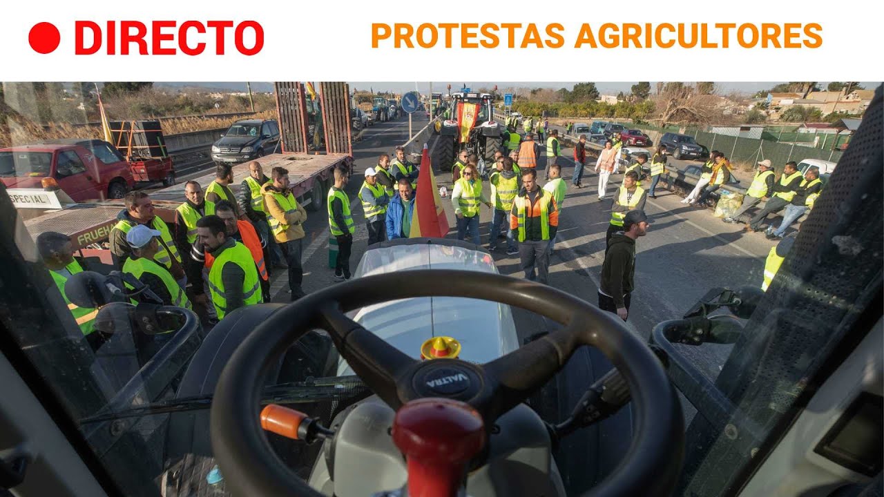 AGRICULTORES : Intentan BLOQUEAR los ACCESOS a BARCELONA con sus TRACTORES | RTVE