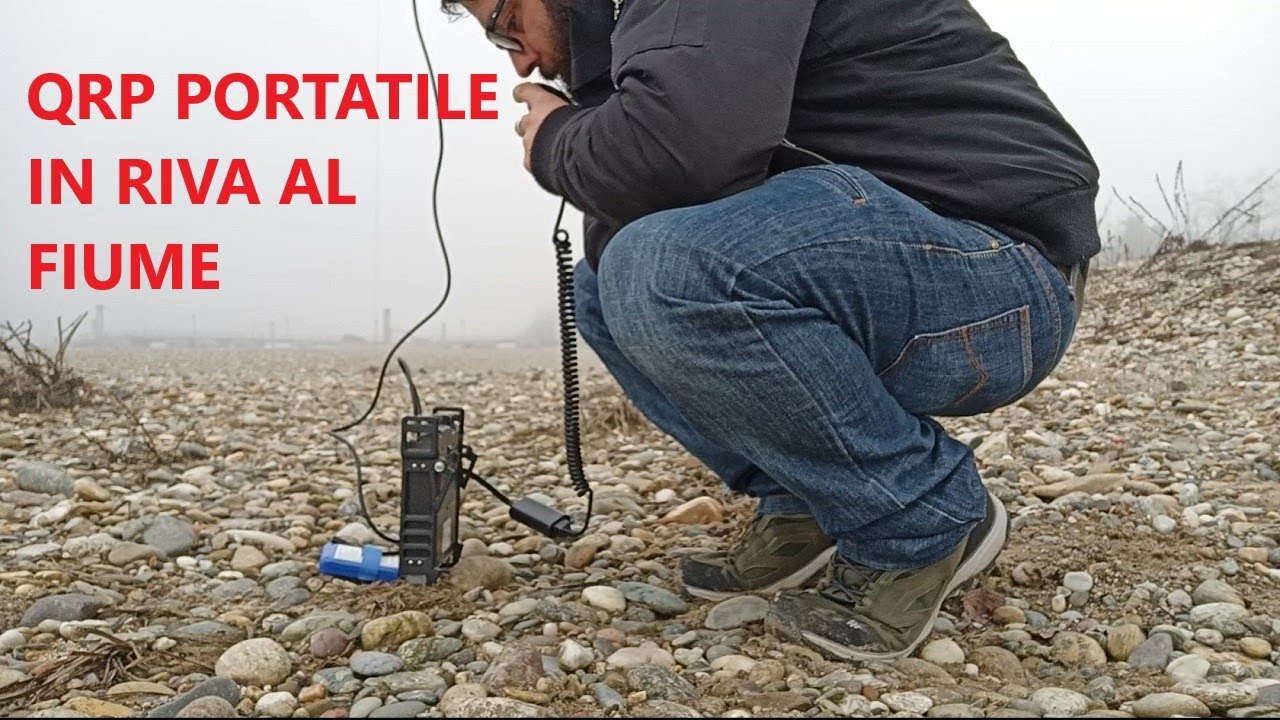 Radioamatori-Qrp portatile in riva al fiume