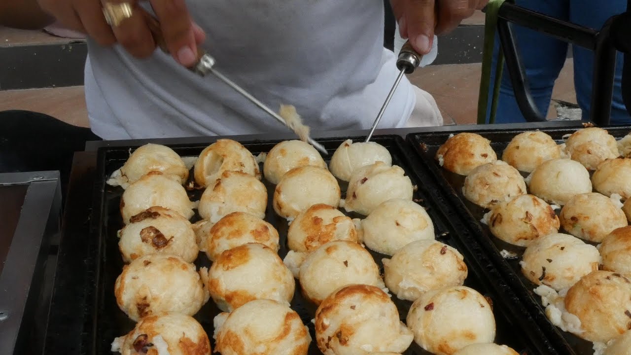 Amazing Skill of Takoyaki Master - Filipino street food