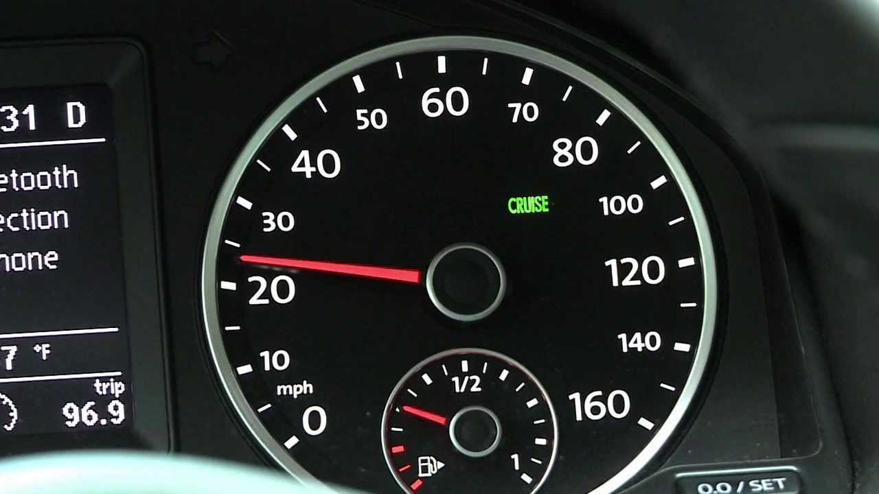 Использование функции круиз-контроля на Volkswagen CC