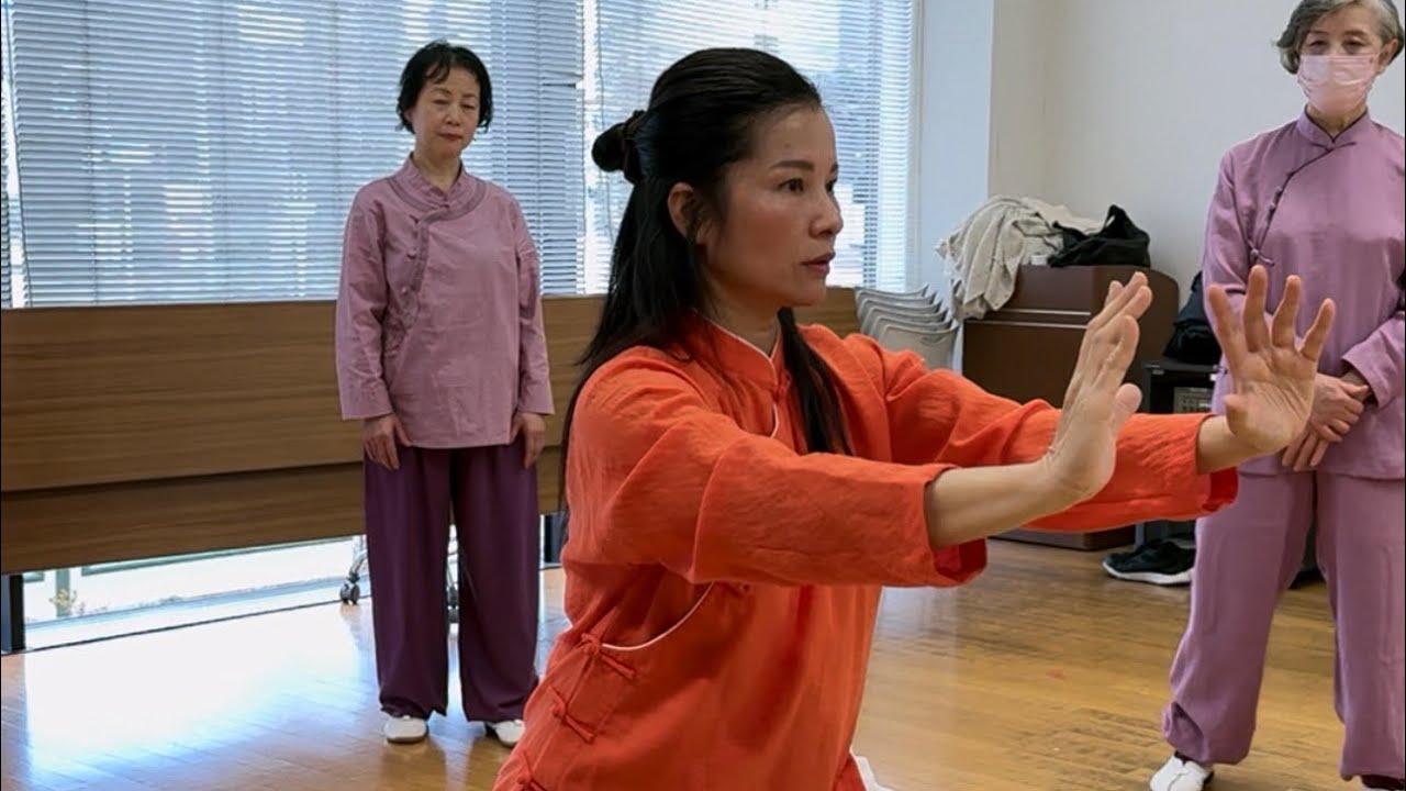 24式简化太极拳分解教学#黄冬梅太極拳教室 興味のある方はぜひ一度見学に来てみて下さい。葛飾区立石にて毎週火曜日，土曜日，日曜教室に行っています連絡先電話080-2485-9956