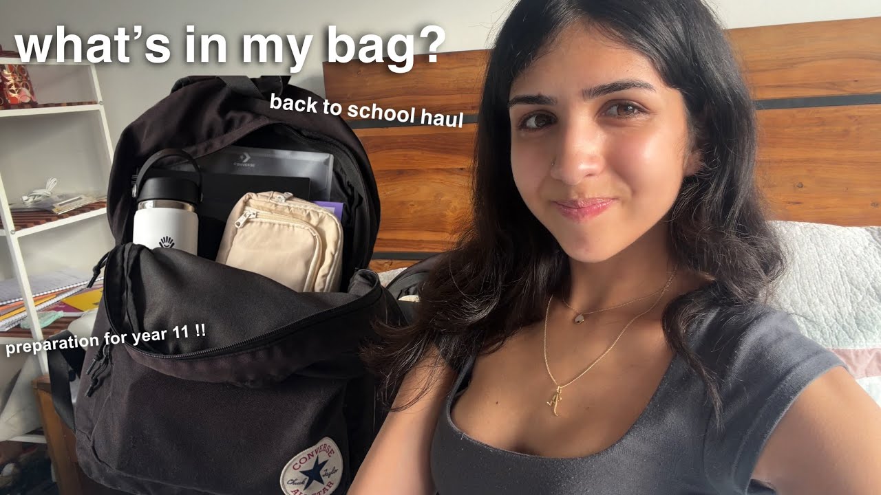 WHATS IN MY BAG! *year 11 edition* | australia, haul, back to school essentials