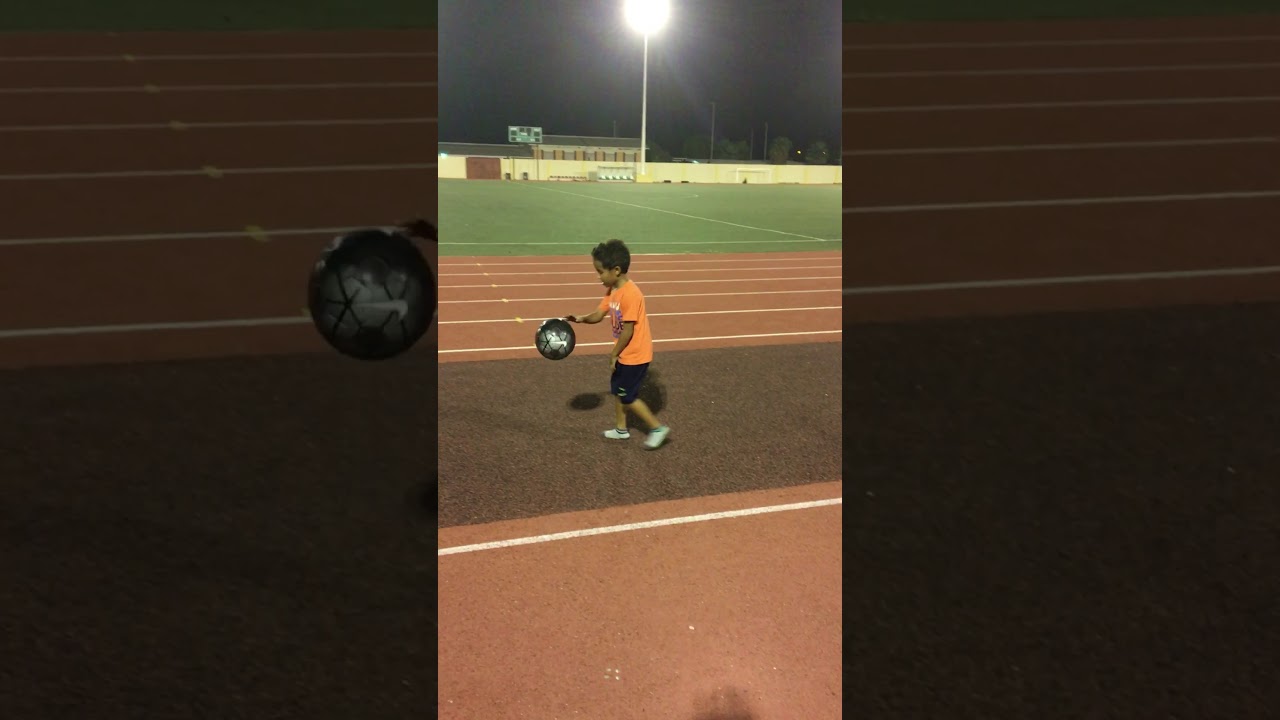 Xeno soccer boomerang