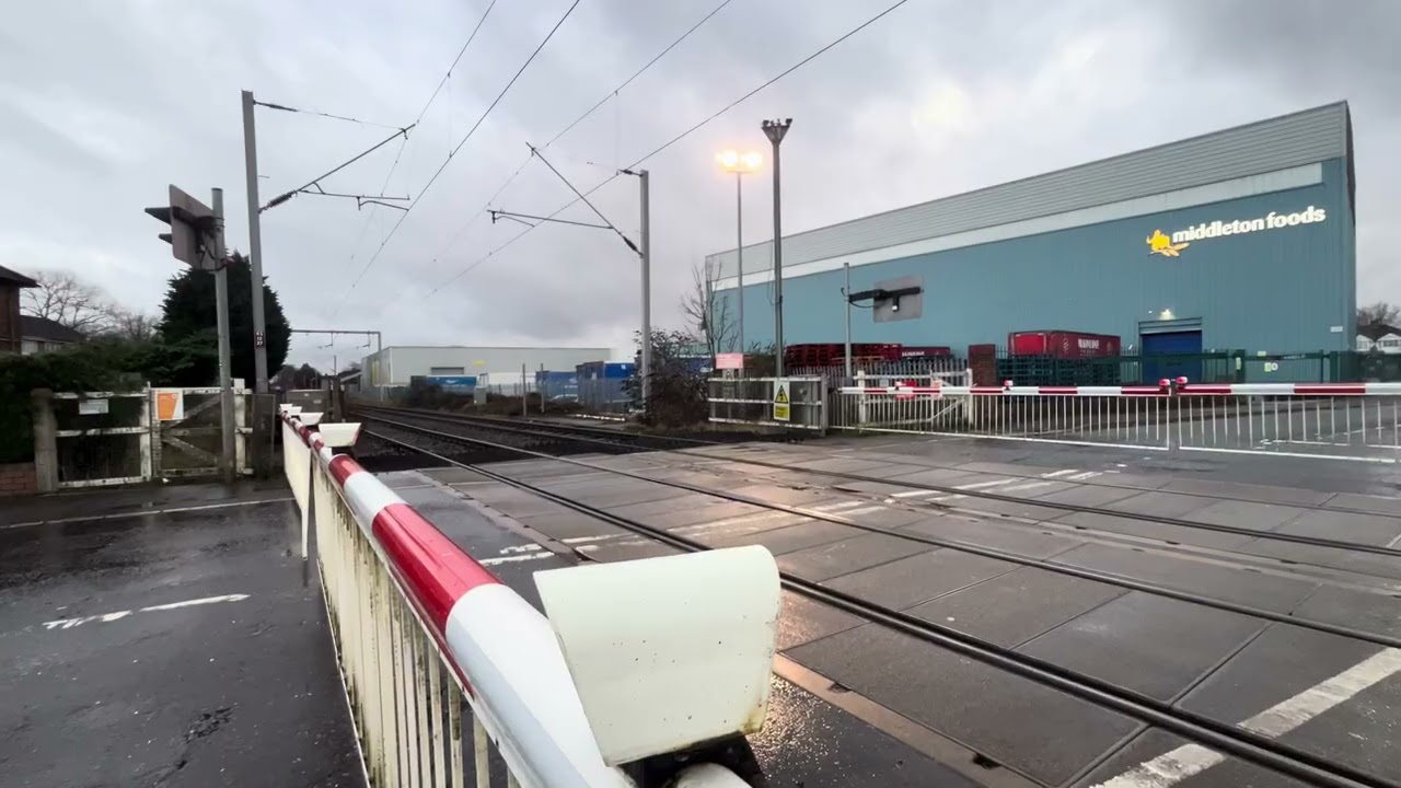 Noose Lane Level Crossing (West Midlands) *Colas rail HST test train*