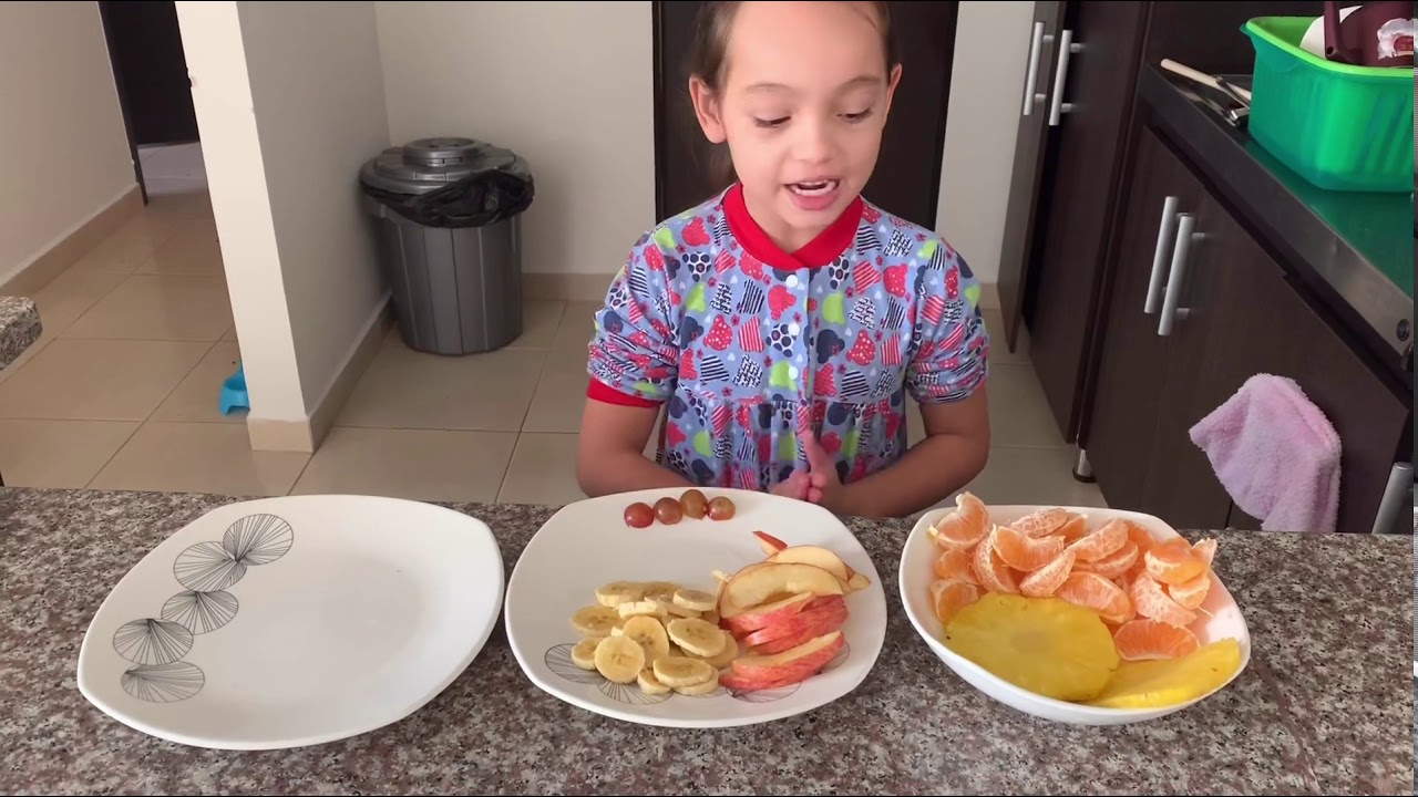 Animales con frutas
