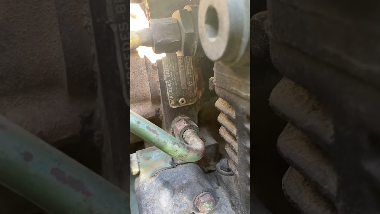 Colocando bomba injetora do 1935 motor om #447