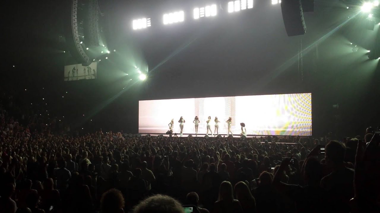Mrs.Carter Show (opening reaction)