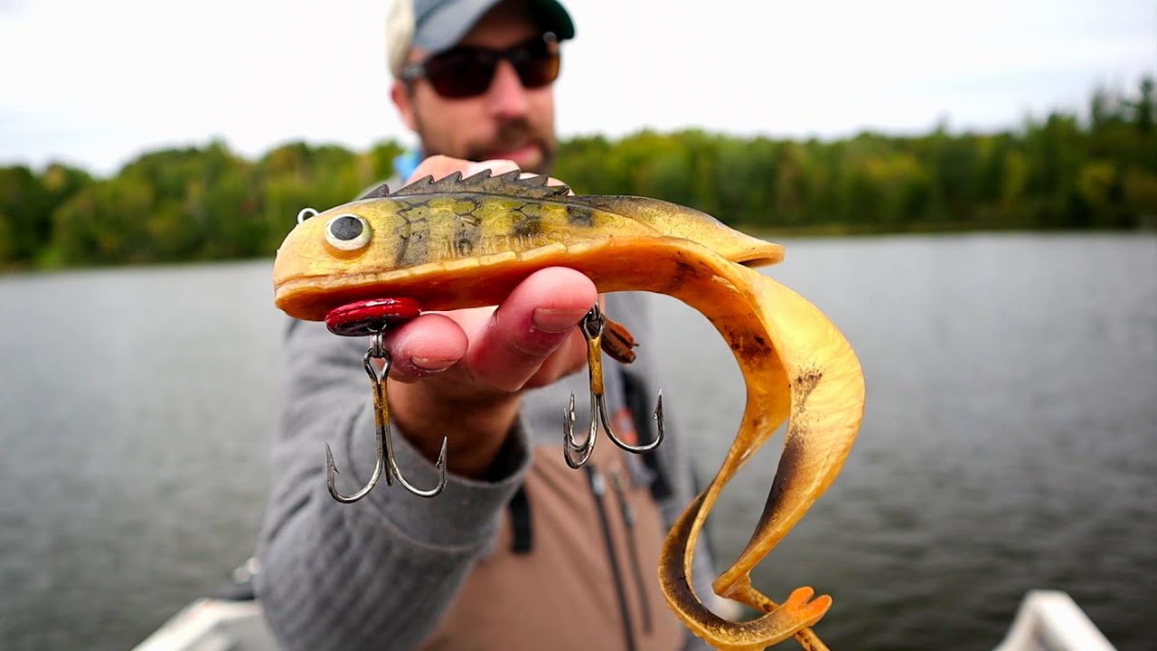 MUSKY FISHING NORTHERN WISCONSIN!! - Throwing Rubber and Wood for Fall Muskies
