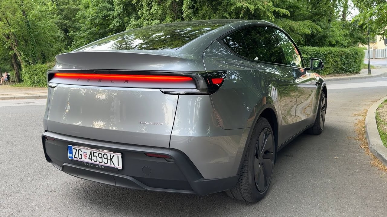 New TESLA MODEL Y FACELIFT 2025 (European spec) - POV driving in the city