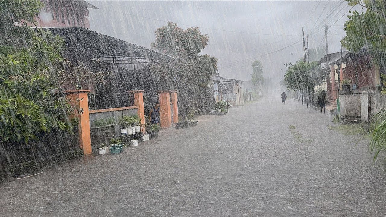 The biggest super typhoon in history hit the village, extreme typhoon destroyed the Asian village