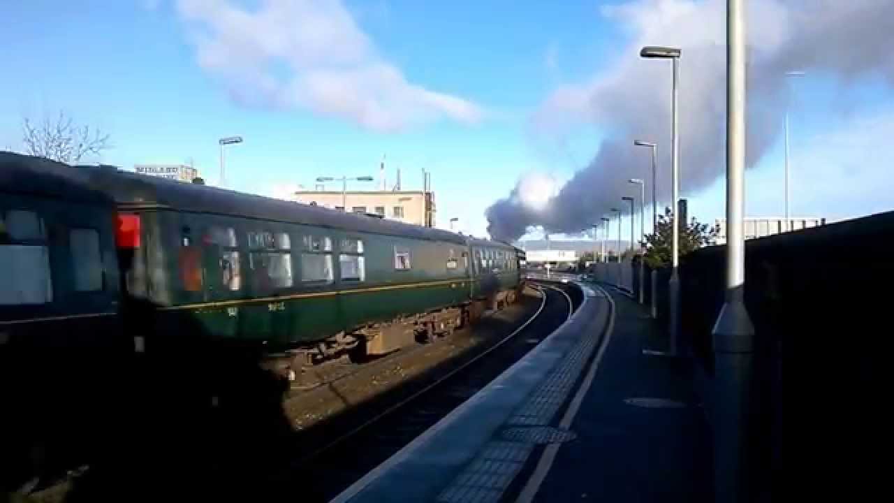 RPSI 85 Merlin passing through Yorkgate