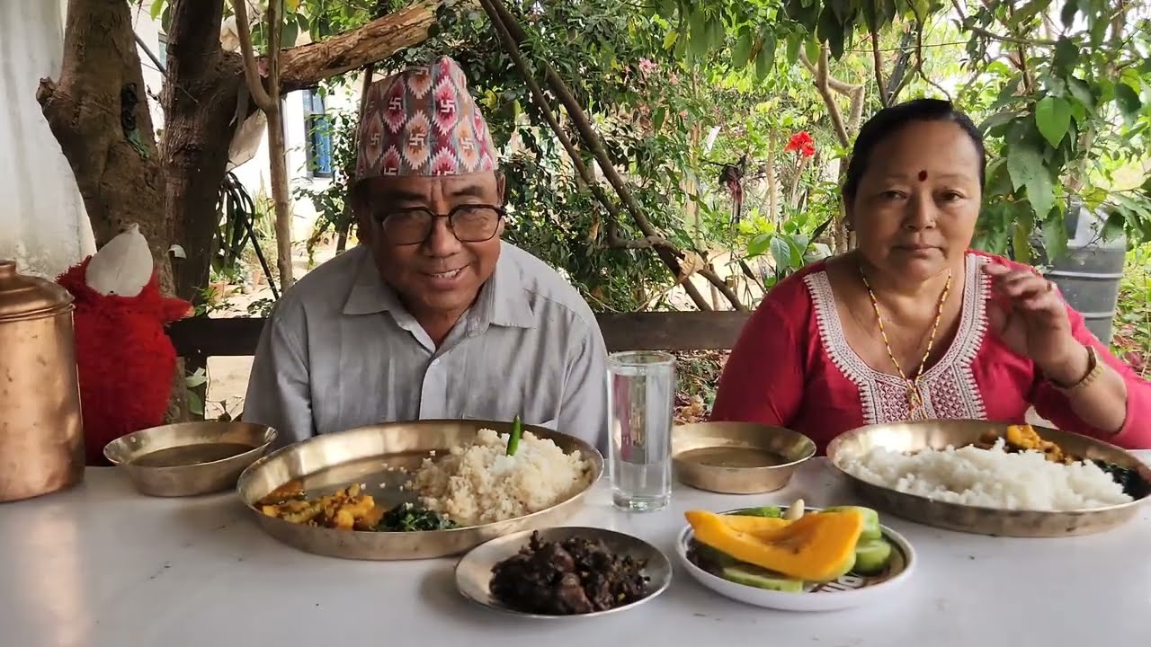 कालोबंगुर को भुटन भात दाल लट्टेसाग तितेकरेला आलु को झोल तरकारी काॅक्रा मेवा र लसुन Bhola Shiba Mukba