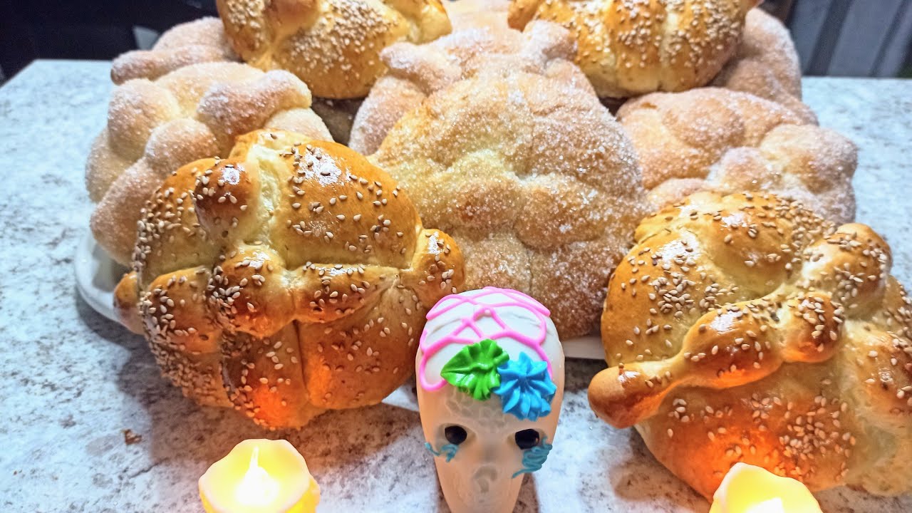 PAN DE MUERTO CON AJONJOLÍ  Y TRADICIONAL |  Soni con i latina