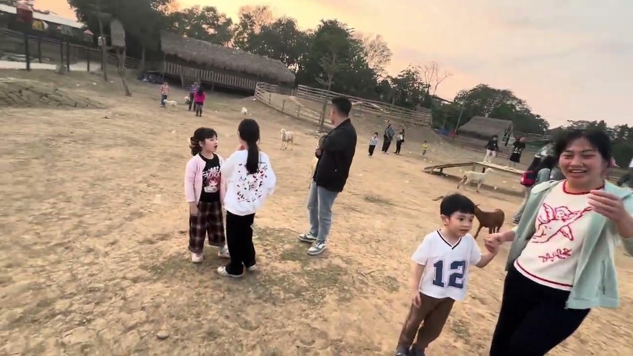 Bãi đá sông hồng mồng 4 tết Bính Ngọ