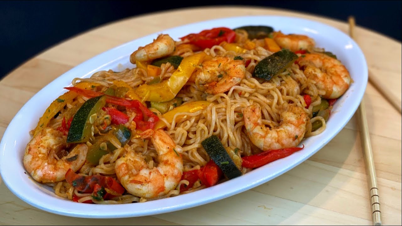 RECETTE ASIATIQUE RAPIDE ET FACILE LES NOUILLES CHINOISES AUX CREVETTES ET AUX LÉGUMES SAUTÉS