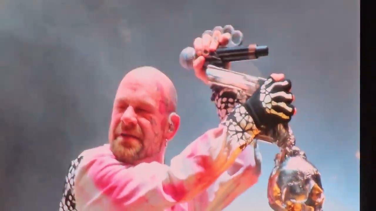 Five Finger Death Punch- Lift Me Up (Live)