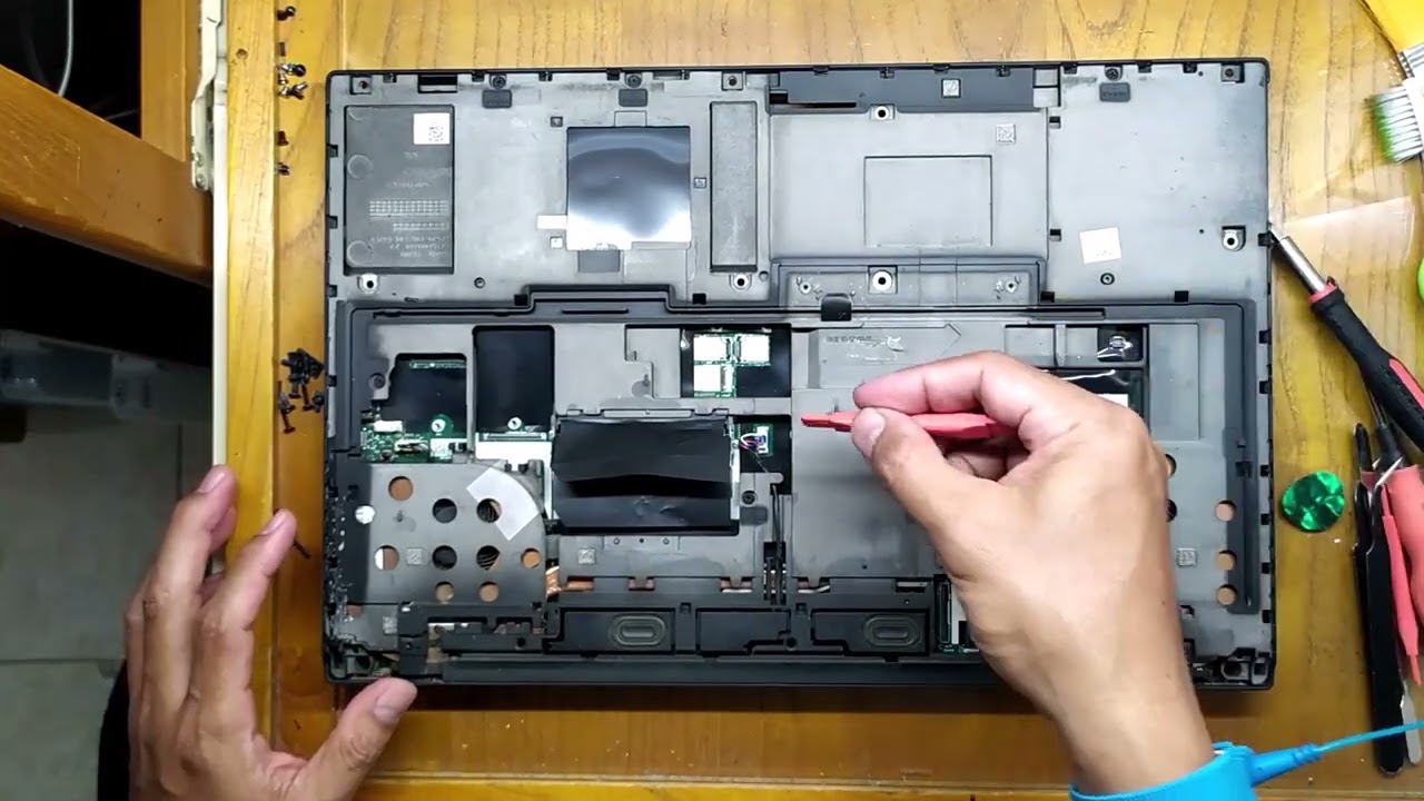 Lenovo Thinkpad P52: Replacing Chasis Assembly