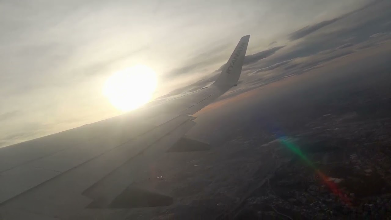 Despegando desde Madrid Barajas en un B737-800 de Ryanair / Takeoff from Madrid Barajas Airport.