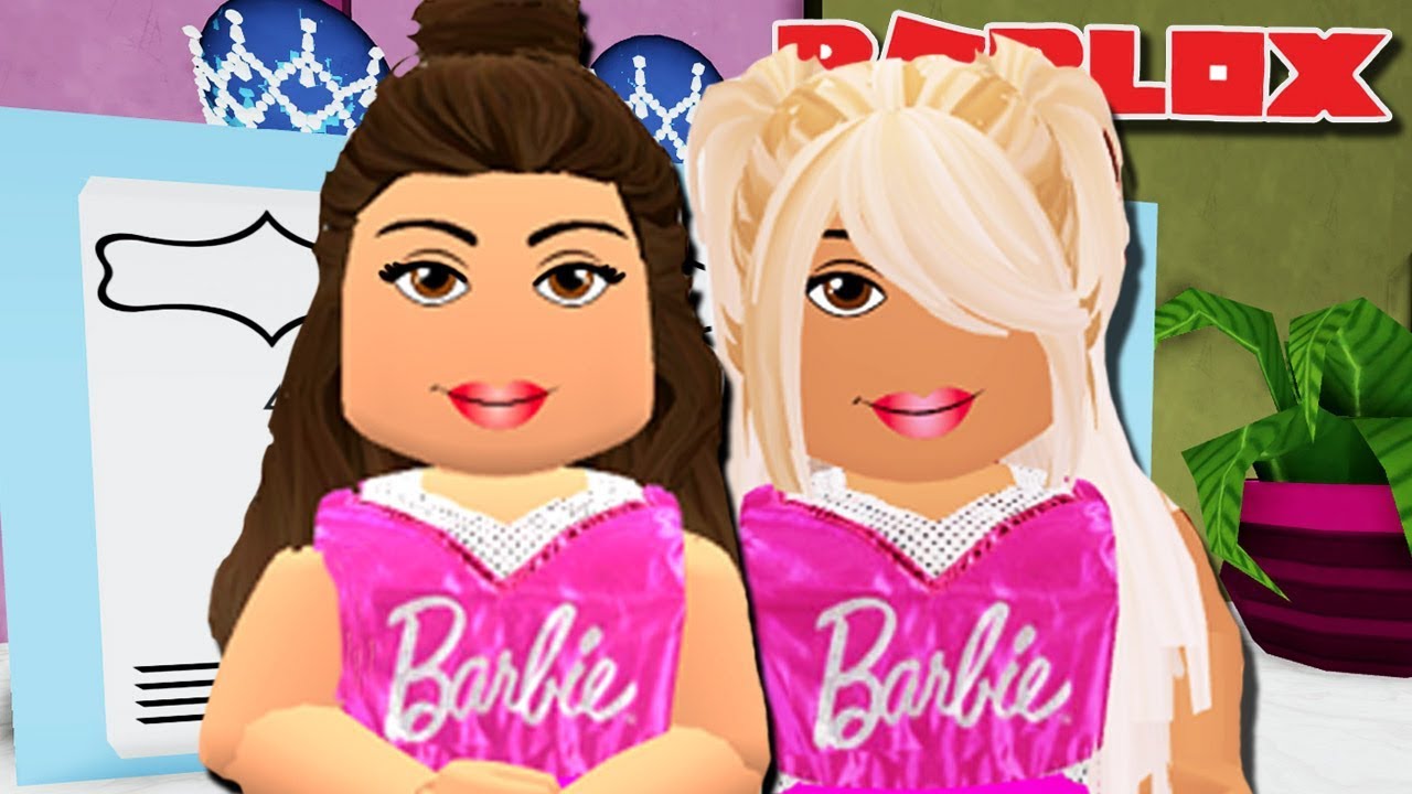 TRYING THE NEW HAIRSTYLES WITH PHOEBERRY in Royale High 🏰 Roblox